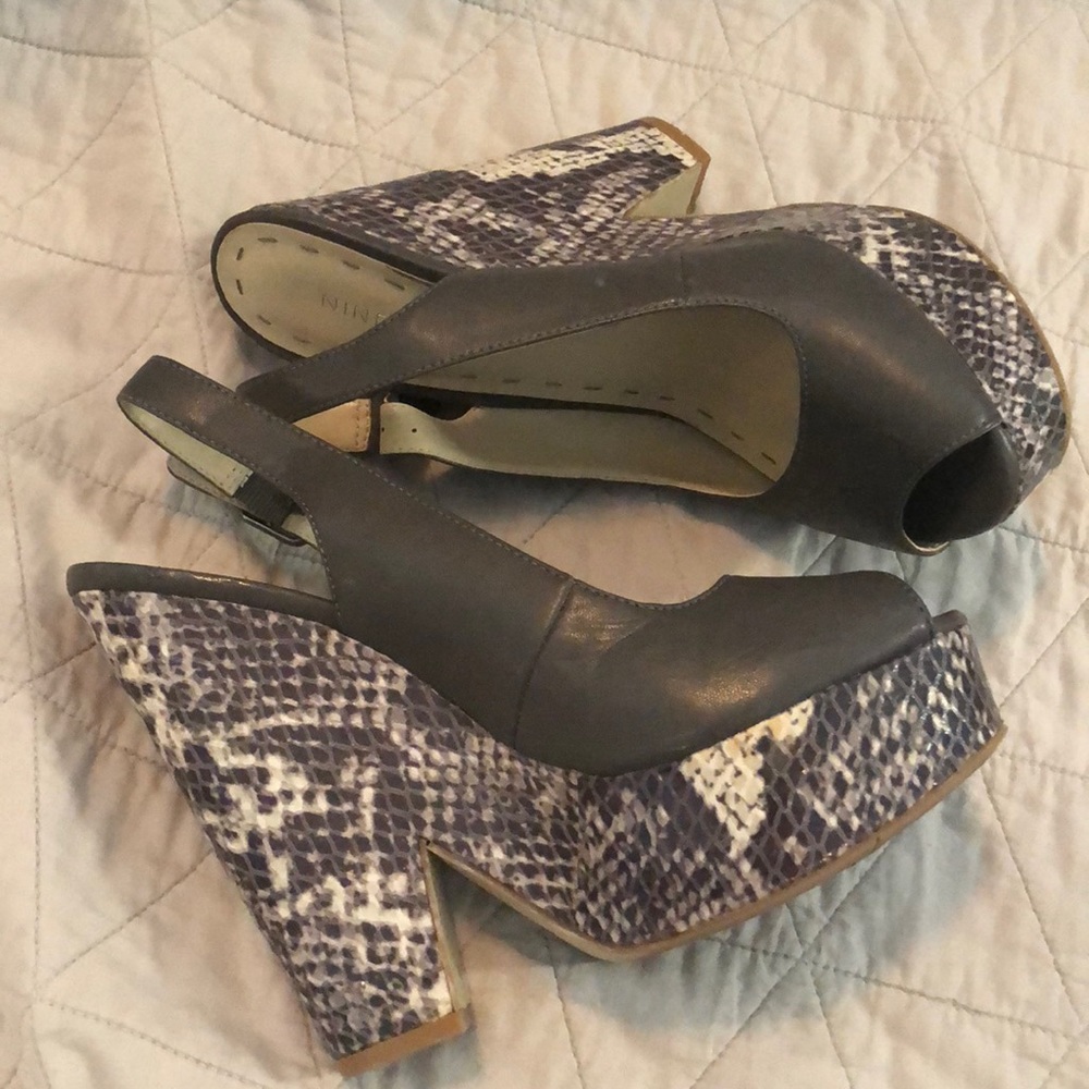EUC Nine West snakeskin peep-toe wedges